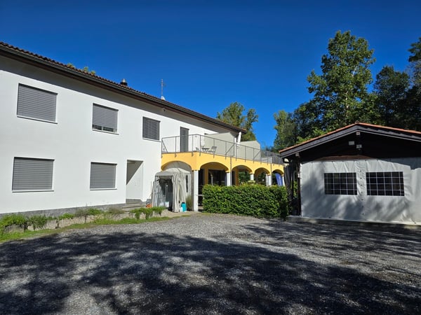 Struttura con ristorante da cento coperti e otto stanze con bagno. 3