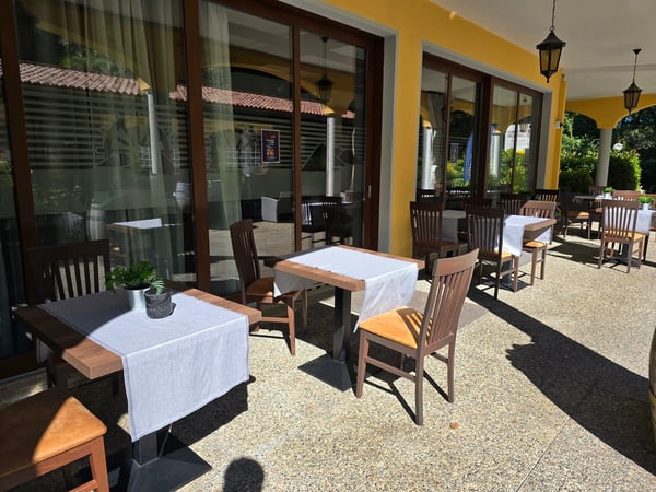 Struttura con ristorante da cento coperti e otto stanze con bagno. 10