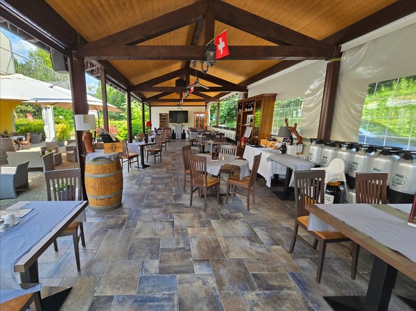 Struttura con ristorante da cento coperti e otto stanze con bagno. 9