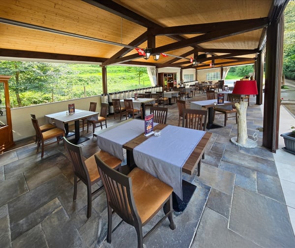 Struttura con ristorante da cento coperti e otto stanze con bagno. 7