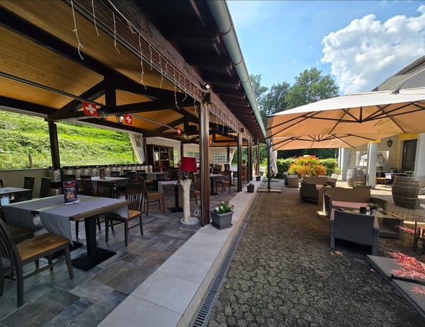 Struttura con ristorante da cento coperti e otto stanze con bagno. 6