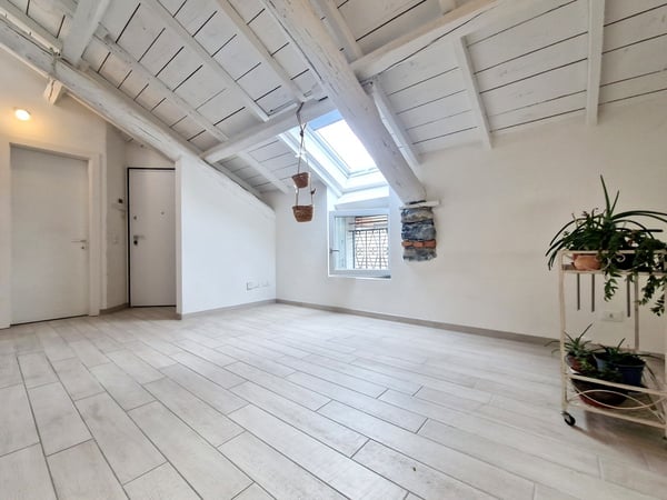 Porzione di residenza affittata con unità abitative e commerciali. 12