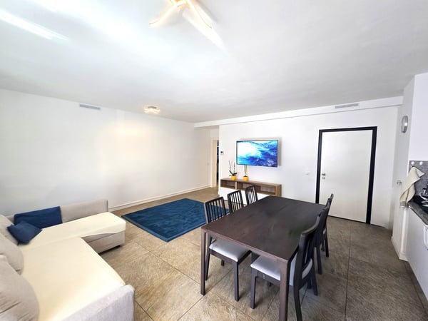 Bel 1.5 locali in stile moderno con grande terrazza coperta. 2