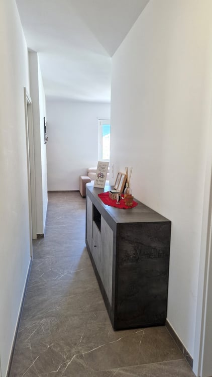 Bel 1.5 completamente ristrutturato nel 2024 con vista sui castelli. 4