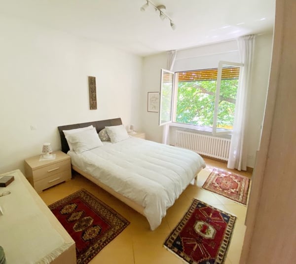 Bella casa trifamiliare con ampio giardino e taverna con camino 10