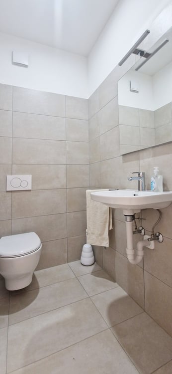 Nuovissimo ufficio 1 locali in zona dalla grande visibilità. 8