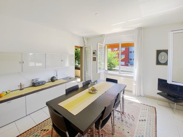 Bella casa trifamiliare con ampio giardino e taverna con camino 8