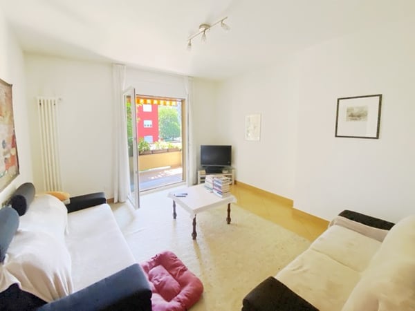 Bella casa trifamiliare con ampio giardino e taverna con camino 12