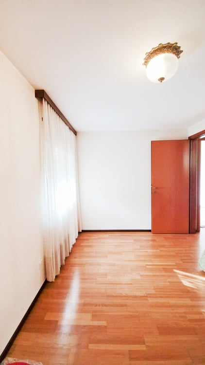 Bella casa indipendente 4,5 con giardino e meravigliosa vista aperta. 9