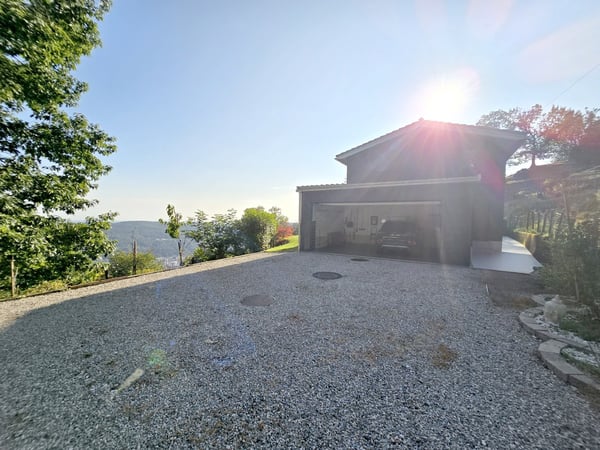 Lussuosa villa 4,5 con giardino, orto e vista aperta. 4
