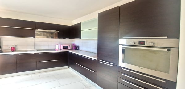 Moderno ampio 4,5 ristrutturato con terrazzo coperto e balcone. 3