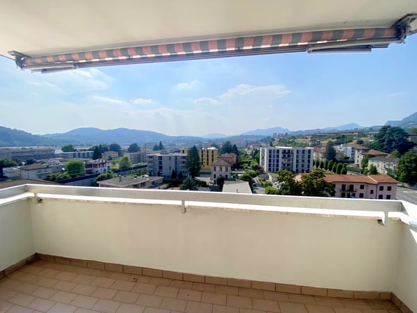 Splendido comodo 3,5 locali ristrutturato con terrazzo panoramico 1