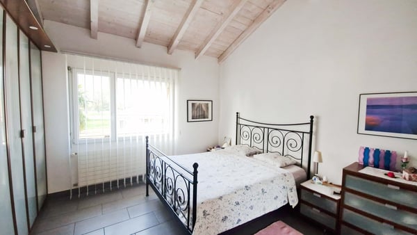 Grande casa 9 locali uni-bifamiliare con giardino, spa e grottino. 9