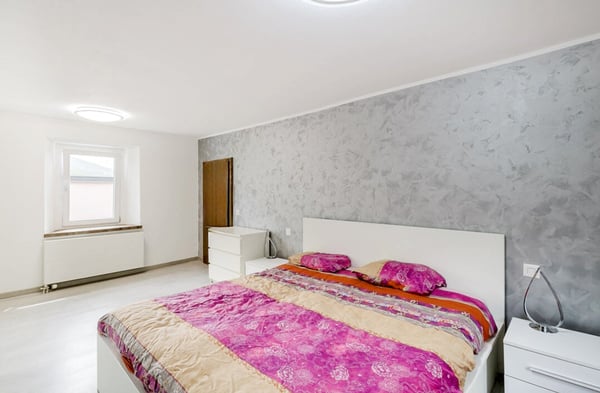Casa di nucleo con 3,5, 2,5, studio indipendente, giardino e balconi. 4