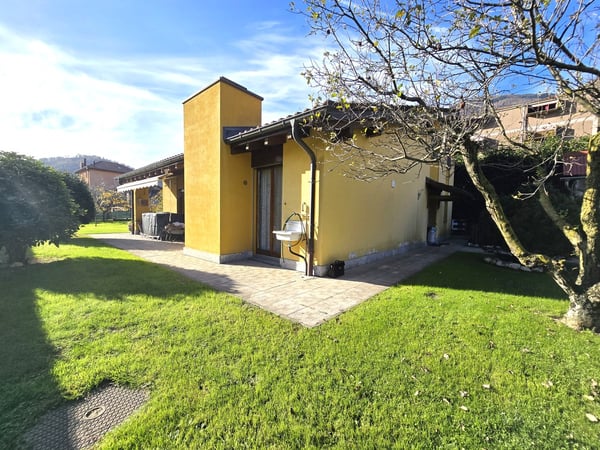 Splendida villa 5,5 con grande giardino in contesto immerso nel verde. 2