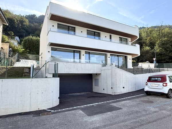 Prestigiosa villa 4,5 vista lago con rooftop e posto barca privato 1