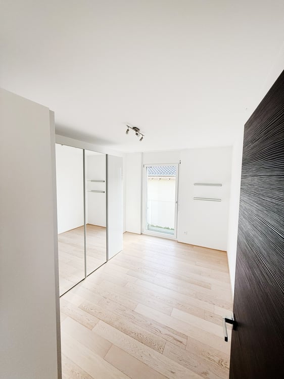 Raffinata moderna casa 4,5 con curato giardino, camino e taverna 5