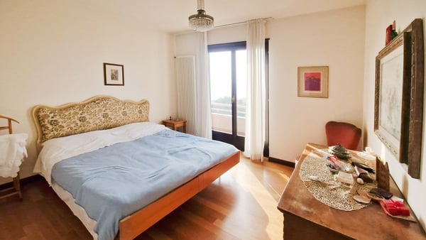 Casa unifamiliare 7,5 con grande giardino e vista aperta a Vacallo 9