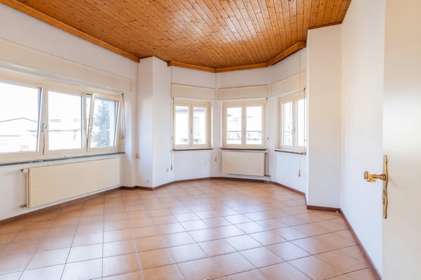 Interessante 3,5 con balcone in curata palazzina di sole cinque unità. 3