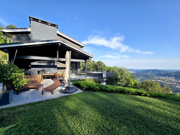 Lussuosa villa 4,5 con giardino, orto e vista aperta. 2