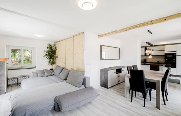 Casa di nucleo con 3,5, 2,5, studio indipendente, giardino e balconi. 1