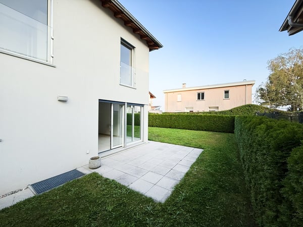 Raffinata moderna casa 4,5 con curato giardino, camino e taverna 9