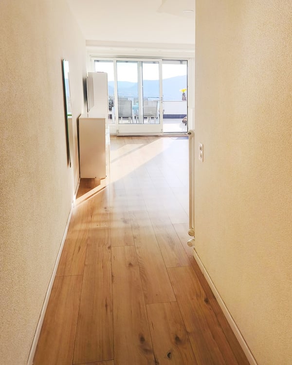 Luminoso 2,5 con ampia terrazza vista lago in residenza con piscina 5