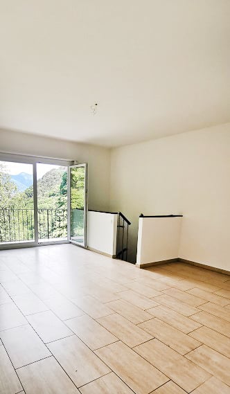 Casa 5,5 locali in fase di ristrutturazione con camino e terrazza. 2