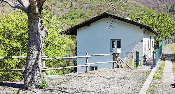 Casa 5,5 locali in fase di ristrutturazione con camino e terrazza. 1
