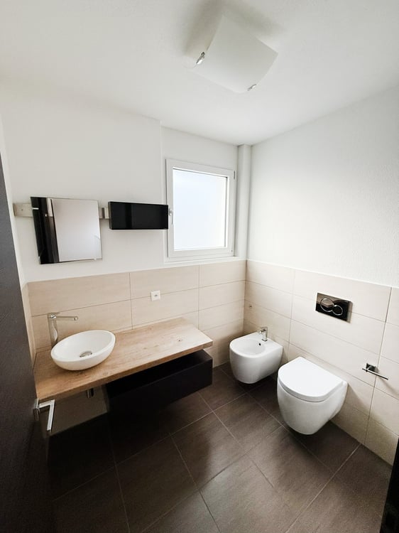 Raffinata moderna casa 4,5 con curato giardino, camino e taverna 7
