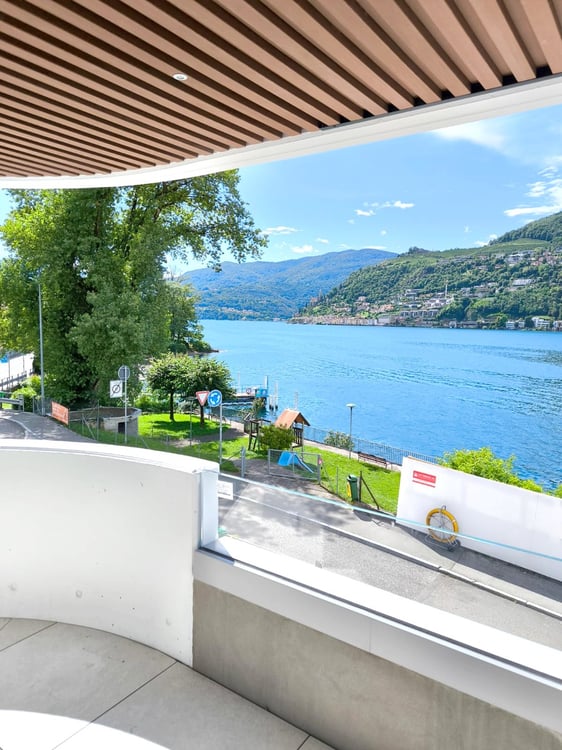 Prestigiosa villa 4,5 vista lago con rooftop e posto barca privato 13