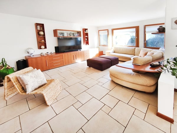 Villa 5,5 locali con piscina riscaldata, giardino privato e ampi spazi 3