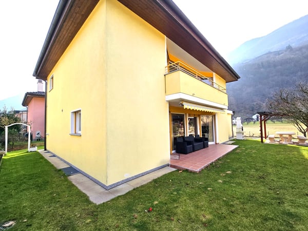 Meravigliosa villetta con giardino 6 locali e taverna con camino. 12