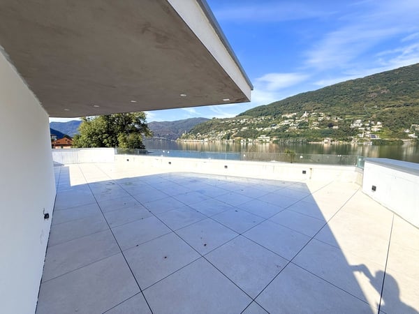 Prestigiosa villa 4,5 vista lago con rooftop e posto barca privato 11