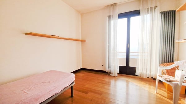 Casa unifamiliare 7,5 con grande giardino e vista aperta a Vacallo 11