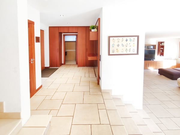 Villa 5,5 locali con piscina riscaldata, giardino privato e ampi spazi 2