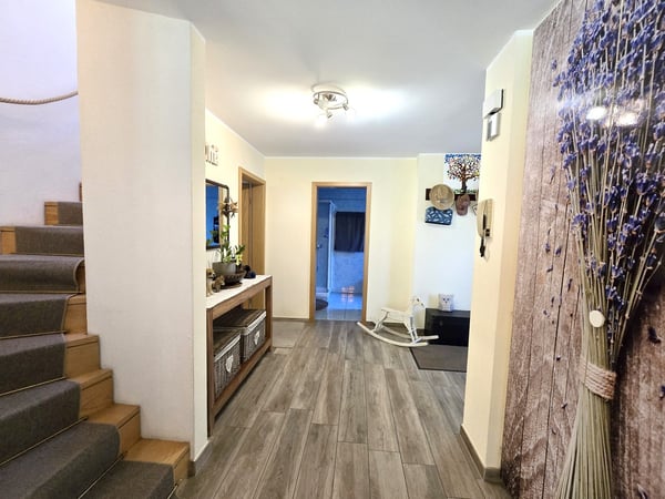 Splendida villa 5,5 con grande giardino in contesto immerso nel verde. 11