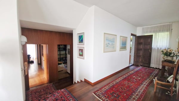 Casa unifamiliare 7,5 con grande giardino e vista aperta a Vacallo 8