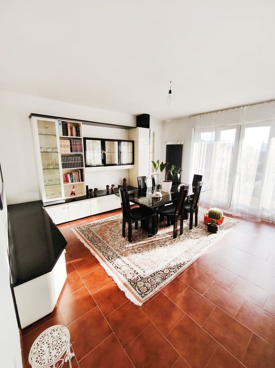 Elegante villa indipendente 5,5 locali con piscina e ampio giardino 3