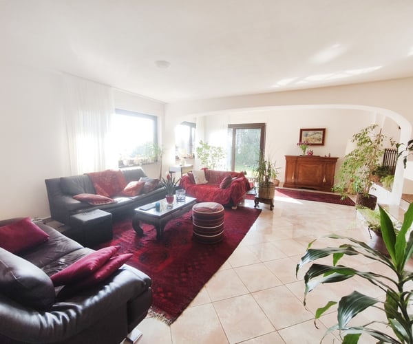 Magnifica villa panoramica 8,5 con ampi spazi e meraviglioso giardino. 2
