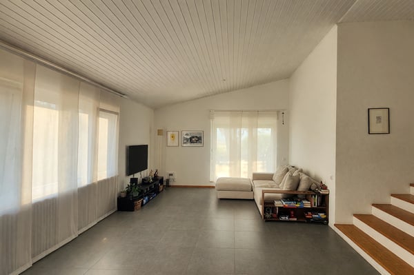Casa unifamiliare 6,5 locali di 190 mq con giardino privato e veranda 5