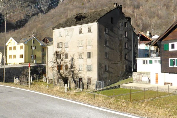 Interessante casa d'epoca da ristrutturare su cinque livelli. 2