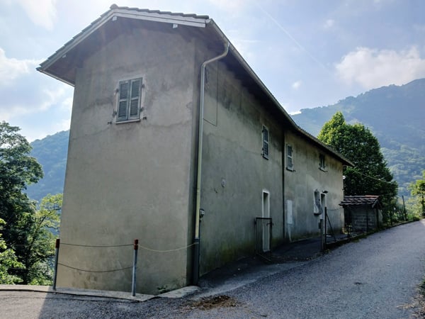 Grotto 6,5 con spazio ristorazione, camere e grande terreno. 3