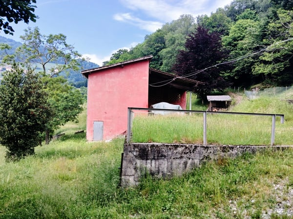 Grotto 6,5 con spazio ristorazione, camere e grande terreno. 4