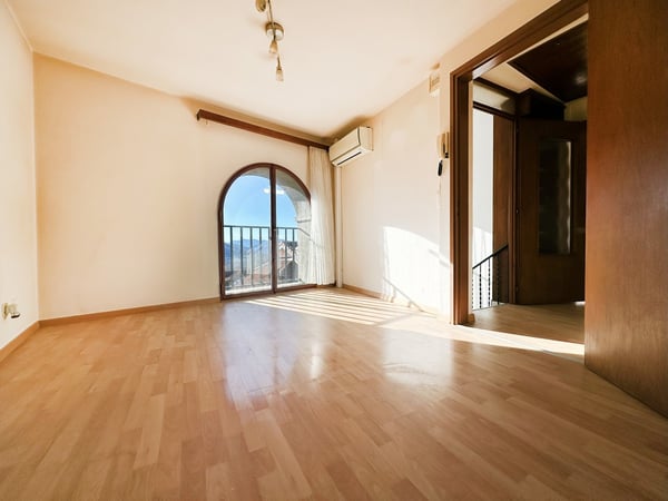 Affascinante casa bifamiliare ticinese da riattare con due unità 3,5 5