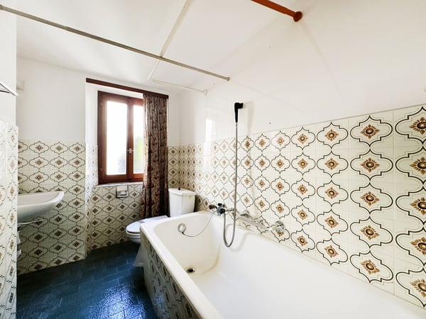 Affascinante casa bifamiliare ticinese da riattare con due unità 3,5 9