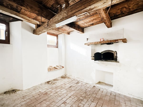 Affascinante casa bifamiliare ticinese da riattare con due unità 3,5 11