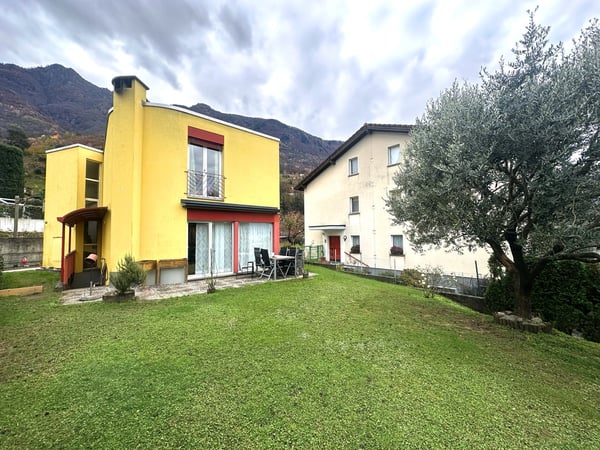 Casa unifamiliare 4,5 locali con ampio giardino recintato a Camorino 1