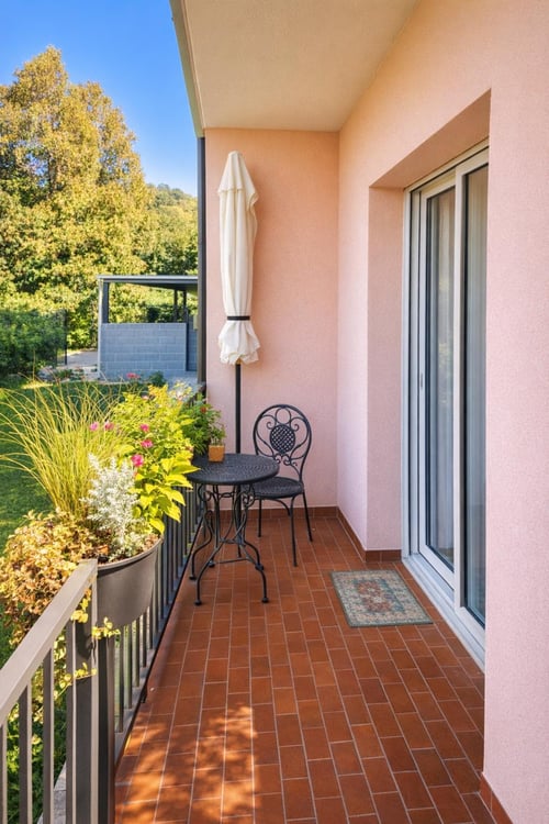 Bifamiliare 4,5 e 4,5 con giardino, tre terrazzi e grande soffitta. 7