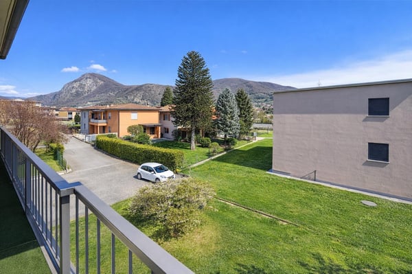 Bifamiliare 4,5 e 4,5 con giardino, tre terrazzi e grande soffitta. 6
